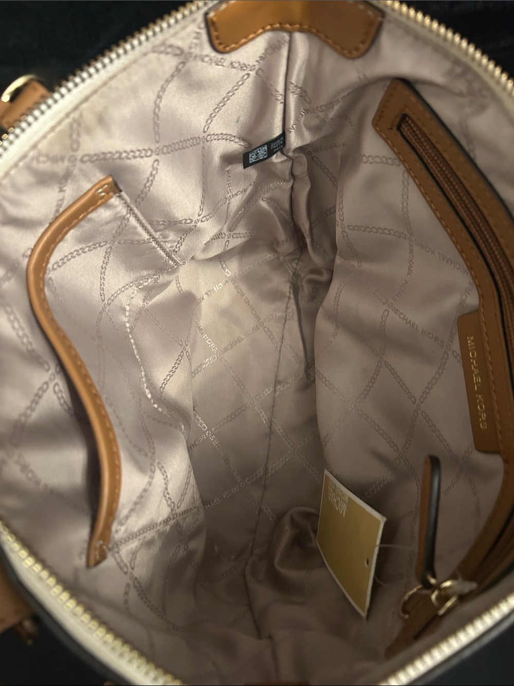 Michael Kors Sullivan Signature Tote in Vanilla and Acorn Trim Small - Picture 3 of 5